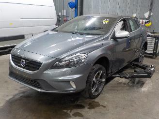 demontáž osobní automobily Volvo V-40 V40 (MV) Hatchback 5-drs 2.0 D2 16V (D4204T8(Euro 6b)) [88kW]  (02-201=
5/08-2019) 2015