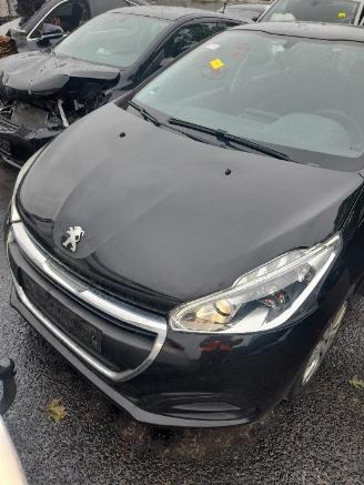Coche siniestrado Peugeot 208 208 I (CA/CC/CK/CL) Hatchback 1.6 Blue HDi 100 (DV6FD(BHY)) [73kW]  (0=
1-2015/12-2019) 2015