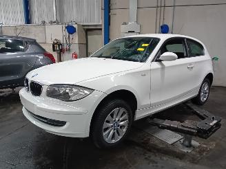 Auto da rottamare BMW 1-serie 1 serie (E81) Hatchback 3-drs 118i 16V (N43-B20A) [105kW]  (09-2006/12=
-2011) 2009