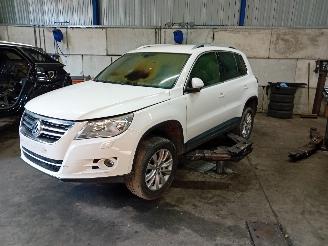 Salvage car Volkswagen Tiguan Tiguan (5N1/2) SUV 2.0 TSI 16V 4Motion (CCZA(Euro 5)) [147kW]  (09-200=
7/07-2018) 2010