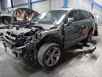 Salvage car Volkswagen Tiguan Tiguan Allspace (BW2) SUV 1.5 TSI 16V Evo BlueMotion Technology (DADA)=
 [110kW]  (09-2018/...) 2019