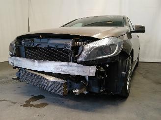 uszkodzony samochody osobowe Mercedes A-klasse A (W176) Hatchback 1.6 A-180 16V (M270.910) [90kW]  (09-2012/05-2018) 2013/12