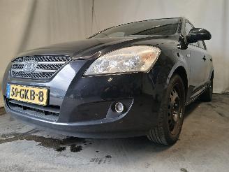 Coche accidentado Kia Cee d Cee'd Sporty Wagon (EDF) Combi 1.4 16V (G4FA) [80kW]  (09-2007/12-2012=
) 2008/6