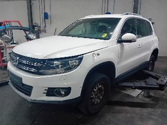 Salvage car Volkswagen Tiguan Tiguan (5N1/2) SUV 1.4 TSI 16V (CTHD) [118kW]  (05-2011/07-2018) 2013