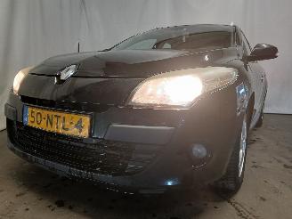 Vaurioauto  passenger cars Renault Mégane Megane III Grandtour (KZ) Combi 5-drs 1.5 dCi 110 (K9K-837(K9K-N8)) [8=
1kW]  (02-2009/04-2016) 2011/1