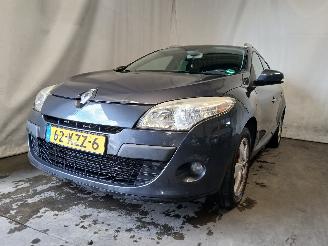 krockskadad bil auto Renault Mégane Megane III Grandtour (KZ) Combi 5-drs 1.4 16V TCe 130 (H4J-700(H4J-A7)=
) [96kW]  (05-2009/02-2016) 2010/3