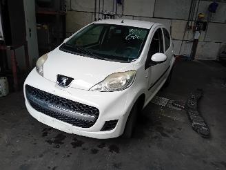 Autoverwertung Peugeot 107 107 Hatchback 1.0 12V (384F(1KR)) [50kW]  (06-2005/05-2014) 2010