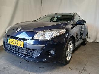 krockskadad bil auto Renault Mégane Megane III Grandtour (KZ) Combi 5-drs 2.0 16V CVT (M4R-F713) [103kW]  =
(05-2009/02-2016) 2010/10