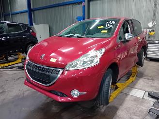 Uttjänta bilar auto Peugeot 208 208 I (CA/CC/CK/CL) Hatchback 1.2 Vti 12V PureTech 82 (EB2F(HMZ)) [60k=
W]  (03-2012/12-2019) 2014