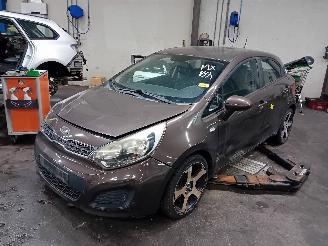 Sloopauto Kia Rio Rio III (UB) Hatchback 1.4 CVVT 16V (G4FA) [80kW]  (09-2011/12-2017) 2011