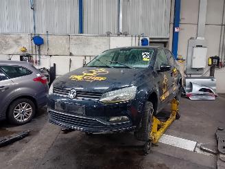Coche siniestrado Volkswagen Polo Polo V (6R) Hatchback 1.2 TSI 16V BlueMotion Technology (CJZC(Euro 6))=
 [66kW]  (02-2014/10-2017) 2014