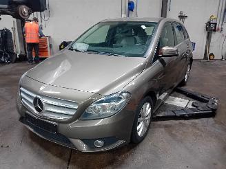 Coche siniestrado Mercedes B-klasse B (W246) Hatchback 1.6 B-180 BlueEFFICIENCY Turbo 16V (M270.910) [90kW=
]  (11-2011/12-2018) 2012