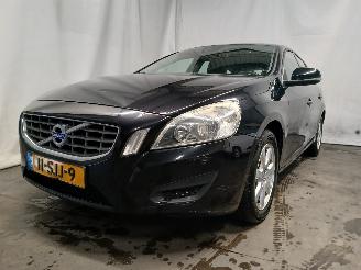 skadebil auto Volvo V-60 V60 I (FW/GW) Combi 1.6 T3 16V (B4164T3(Euro 5)) [110kW]  (09-2010/12-=
2015) 2011/10