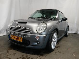 Voiture accidenté Mini Mini Mini Cooper S (R53) Hatchback 1.6 16V (W11-B16A) [120kW]  (03-2002/09-=
2006) 2003/11