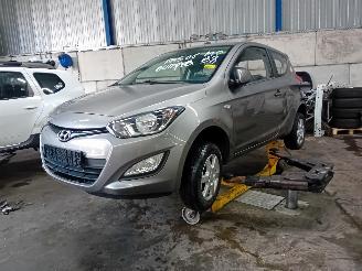 Vrakbiler auto Hyundai I-20 i20 Hatchback 1.2i 16V (G4LA) [63kW]  (03-2012/12-2015) 2012/1