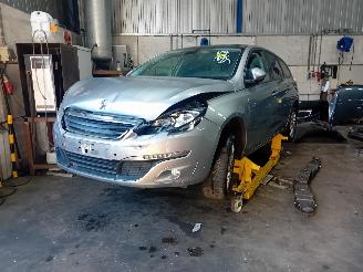 rozbiórka samochody osobowe Peugeot 308 308 SW (L4/L9/LC/LJ/LR) Combi 5-drs 1.6 BlueHDi 120 (DV6FC(BHZ)) [88kW=
]  (03-2014/12-2021) 2015