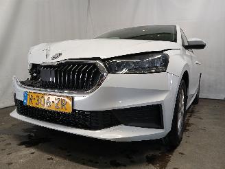 damaged passenger cars Skoda Fabia Fabia IV (PJ3) Hatchback 5-drs 1.0 TSI 12V (DLAC) [70kW]  (06-2021/...=
) 2023/1