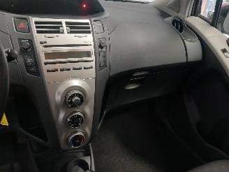 Toyota Yaris Yaris II (P9) Hatchback 1.0 12V VVT-i (1KR-FE) [51kW]  (08-2005/12-201=
1) picture 16