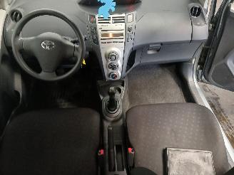 Toyota Yaris Yaris II (P9) Hatchback 1.0 12V VVT-i (1KR-FE) [51kW]  (08-2005/12-201=
1) picture 11