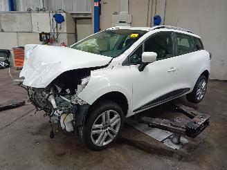 demontáž osobní automobily Renault Clio Clio IV Estate/Grandtour (7R) Combi 5-drs 0.9 Energy TCE 90 12V (H4B-4=
08(H4B-B4)) [66kW]  (01-2013/08-2021) 2019