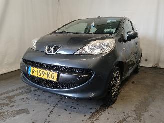 damaged passenger cars Peugeot 107 107 Hatchback 1.0 12V (384F(1KR)) [50kW]  (06-2005/05-2014) 2009/2
