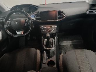 Peugeot 308 308 SW (L4/L9/LC/LJ/LR) Combi 5-drs 1.2 12V e-THP PureTech 110 (EB2DT(=
HNZ)) [81kW]  (03-2014/12-2021) picture 11