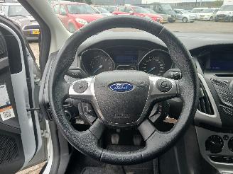 Ford Focus Focus 3 Hatchback 1.0 Ti-VCT EcoBoost 12V 100 (M2DA(Euro 5)) [74kW]  (=
02-2012/05-2018) picture 17