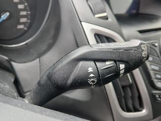 Ford Focus Focus 3 Hatchback 1.0 Ti-VCT EcoBoost 12V 100 (M2DA(Euro 5)) [74kW]  (=
02-2012/05-2018) picture 14