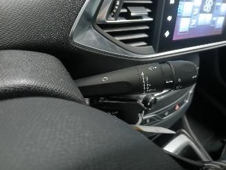 Peugeot 308 308 (L3/L8/LB/LH/LP) Hatchback 5-drs 1.2 12V e-THP PureTech 110 (EB2DT=
(HNZ)) [81kW]  (11-2013/06-2021) picture 15