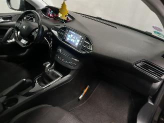 Peugeot 308 308 (L3/L8/LB/LH/LP) Hatchback 5-drs 1.2 12V e-THP PureTech 110 (EB2DT=
(HNZ)) [81kW]  (11-2013/06-2021) picture 8