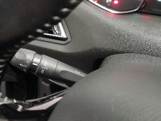 Peugeot 308 308 (L3/L8/LB/LH/LP) Hatchback 5-drs 1.2 12V e-THP PureTech 110 (EB2DT=
(HNZ)) [81kW]  (11-2013/06-2021) picture 14
