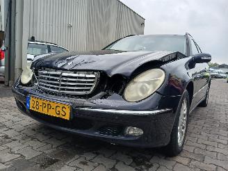 krockskadad bil auto Mercedes E-klasse E Combi (S211) Combi 1.8 E-200 K 16V (M271.941) [120kW]  (03-2003/07-2=
009) 2004/10