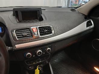 Renault Mégane Megane III Grandtour (KZ) Combi 5-drs 1.4 16V TCe 130 (H4J-700(H4J-A7)=
) [96kW]  (05-2009/02-2016) picture 16