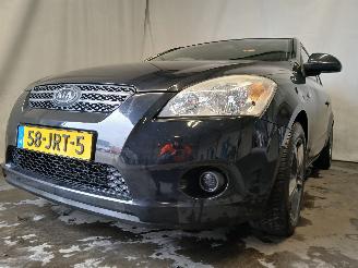 skadebil auto Kia Cee d Cee'd Sporty Wagon (EDF) Combi 1.4 16V (G4FA) [80kW]  (09-2007/12-2012=
) 2009/8