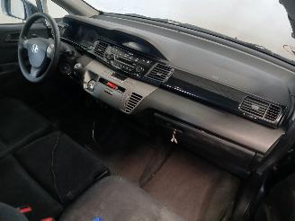 Honda Fr-v FR-V (BE) MPV 1.7 16V (D17A2) [92kW]  (02-2005/12-2006) picture 8