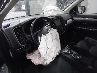 Mitsubishi Outlander Outlander (GF/GG) SUV 2.0 16V PHEV 4x4 (S61) [147kW]  (01-2014/12-2021=
) picture 5