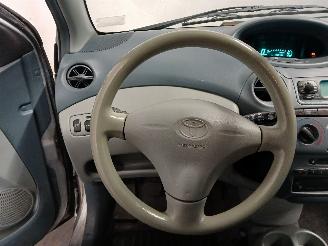 Toyota Yaris Yaris (P1) Hatchback 1.3 16V VVT-i (2NZFE) [63kW]  (08-1999/11-2005) picture 19