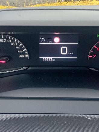 Peugeot 208 208 II (UB/UH/UP) Hatchback 5-drs 1.2 Vti 12V PureTech 100 (EB2ADTDB(H=
NE)) [74kW]  (06-2019/...) picture 2