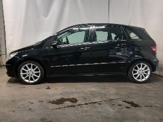 Mercedes B-klasse B (W245) Hatchback 1.7 B-170 16V (M266.940) [85kW]  (03-2005/11-2011) picture 3