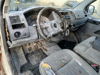 Volkswagen Transporter Transporter T5 Van 2.5 TDi (BNZ) [96kW]  (04-2003/11-2009) picture 9