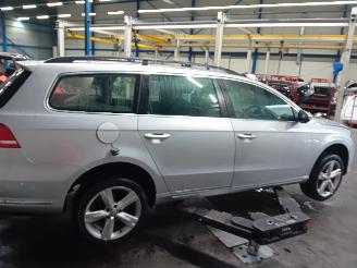Volkswagen Passat Passat Variant (365) Combi 1.6 TDI 16V Bluemotion (CAYC(Euro 5)) [77kW=
]  (08-2010/12-2014) picture 3