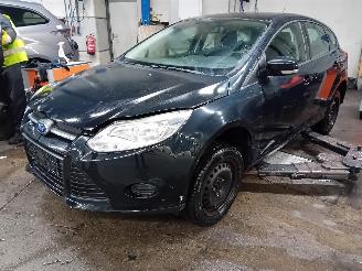 Vrakbiler auto Ford Focus Focus 3 Hatchback 1.6 TDCi (T3DA) [70kW]  (04-2011/...) 2012/8