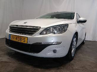 Damaged car Peugeot 308 308 SW (L4/L9/LC/LJ/LR) Combi 5-drs 1.2 12V e-THP PureTech 130 (EB2ADT=
S(HNS)) [96kW]  (03-2014/06-2021) 2014/5