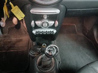 Mini Mini Mini (R56) Hatchback 1.6 Cooper D 16V (DV6TED4(9HZ)) [80kW]  (11-2006/=
09-2010) picture 16