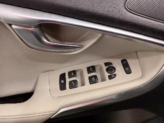 Volvo V-40 V40 Cross Country (MZ) Hatchback 5-drs 1.5 T3 16V Geartronic (B4154T4(=
Euro 6b)) [112kW]  (04-2015/08-2019) picture 13