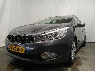 Damaged car Kia Cee d Cee'd Sportswagon (JDC5) Combi 1.6 GDI 16V (G4FD) [99kW]  (09-2012/12-=
2018) 2013/1