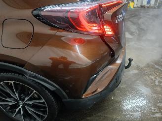 Toyota C-HR C-HR (X1,X5) SUV 1.8 16V Hybrid (2ZRFXE) [90kW]  (10-2016/...) picture 20