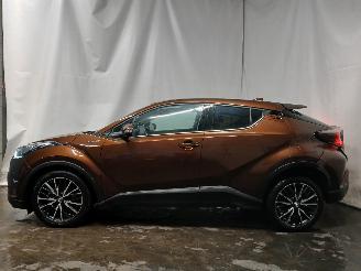 Toyota C-HR C-HR (X1,X5) SUV 1.8 16V Hybrid (2ZRFXE) [90kW]  (10-2016/...) picture 4