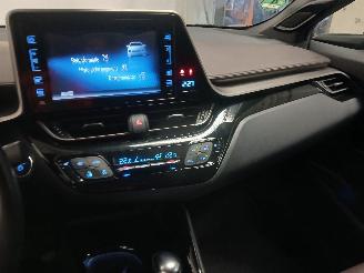 Toyota C-HR C-HR (X1,X5) SUV 1.8 16V Hybrid (2ZRFXE) [90kW]  (10-2016/...) picture 16