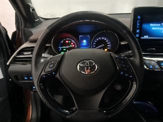 Toyota C-HR C-HR (X1,X5) SUV 1.8 16V Hybrid (2ZRFXE) [90kW]  (10-2016/...) picture 18